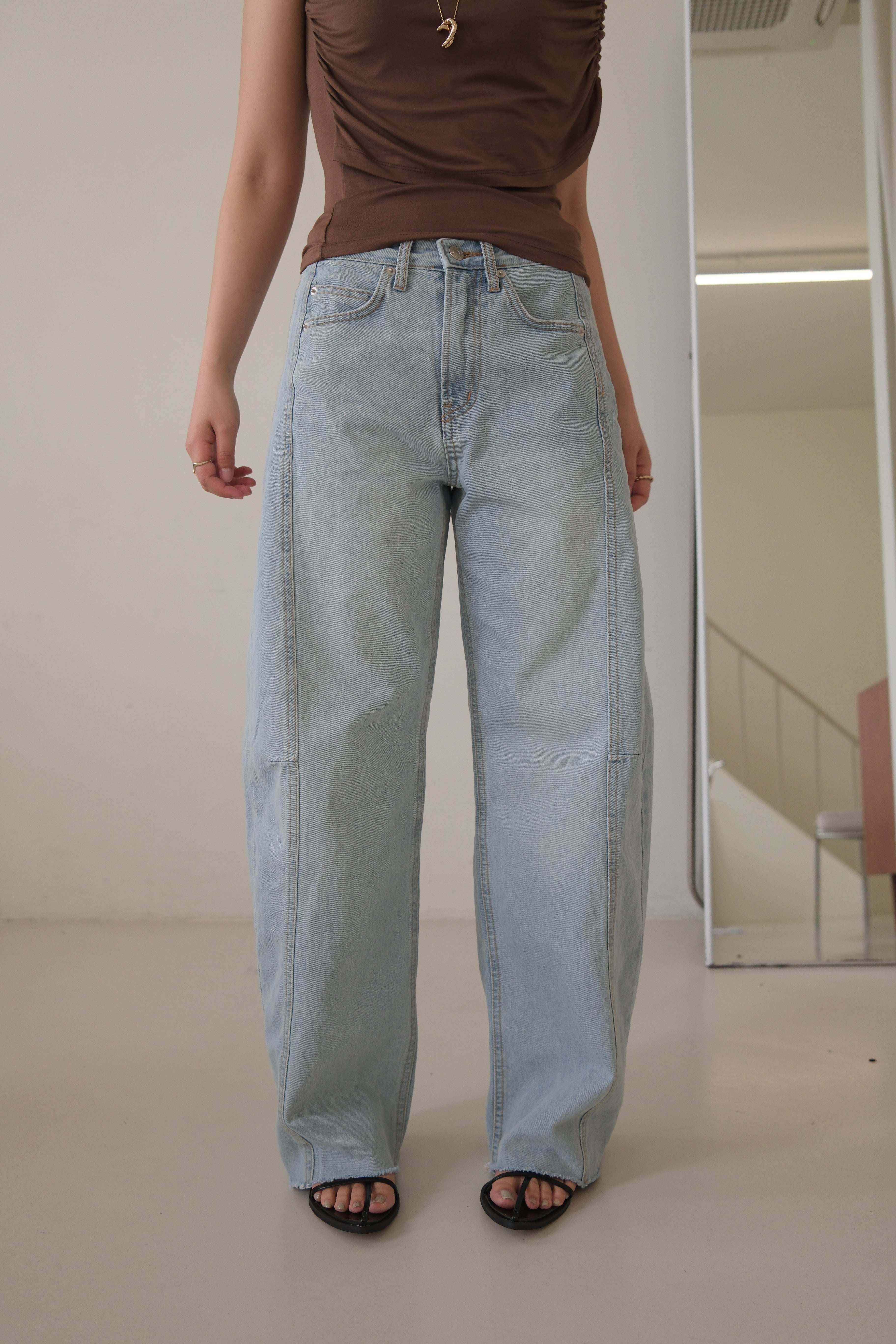 Aiden curved silhouette jeans
