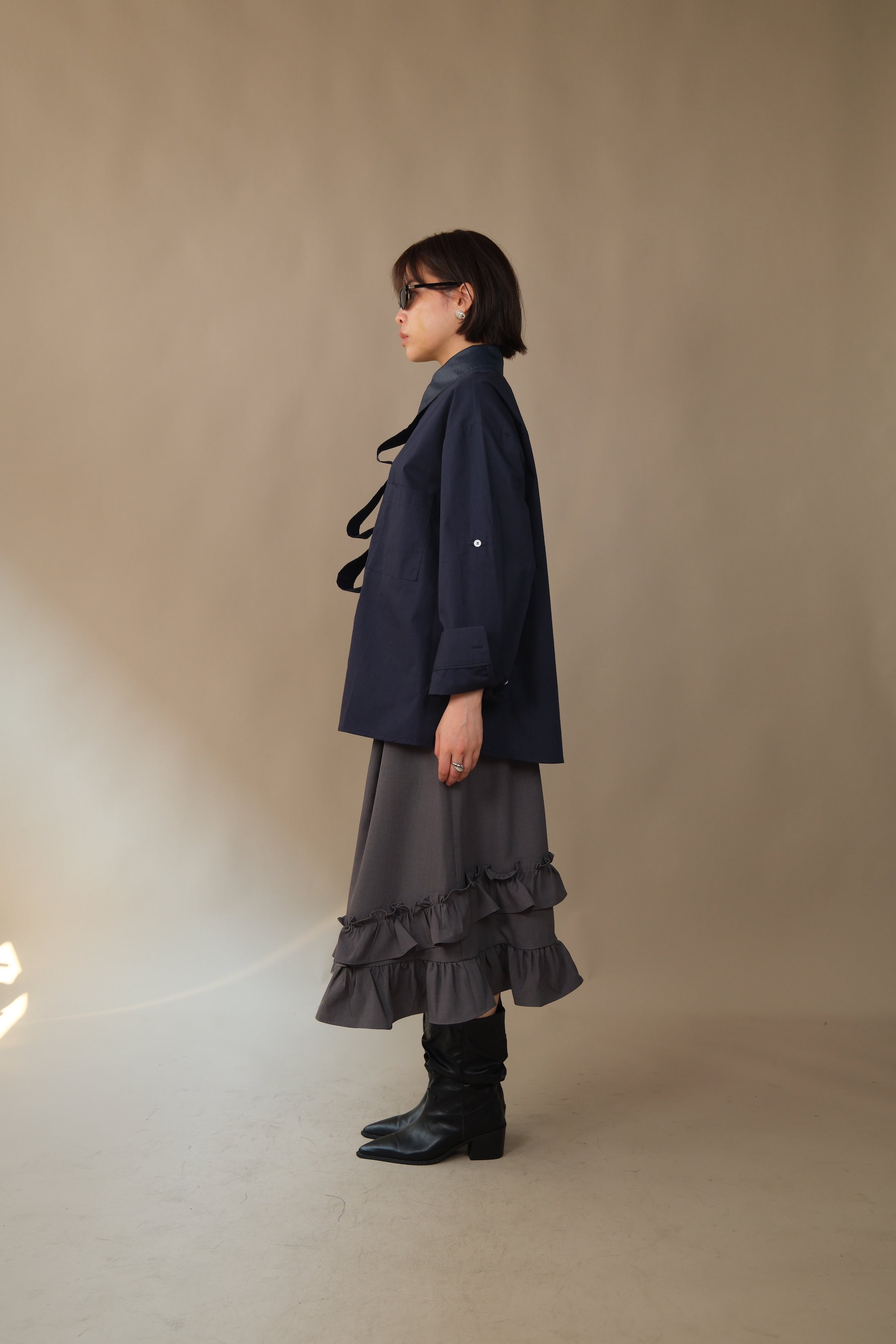 Kalm removable collar and tape shirt