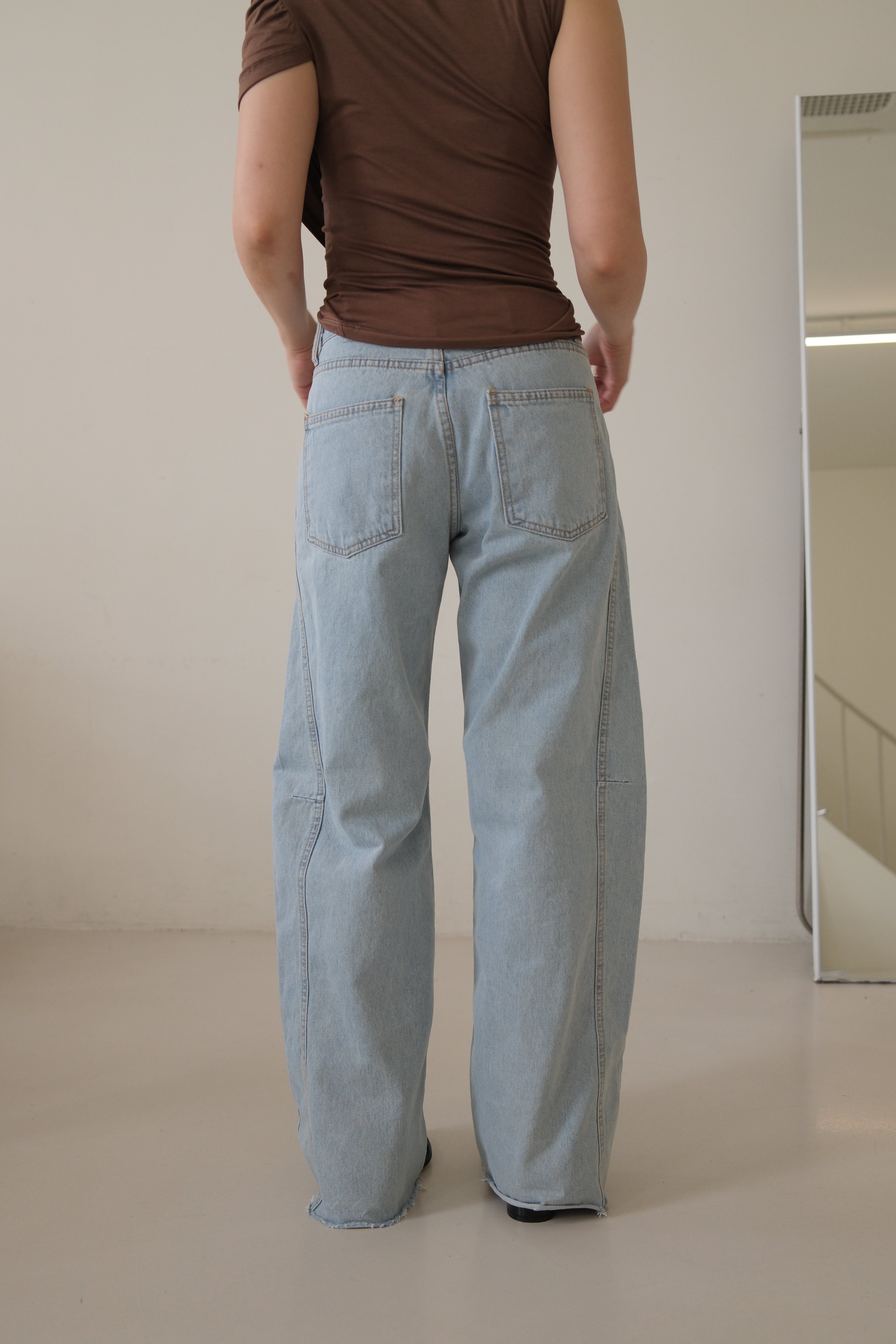 Aiden curved silhouette jeans