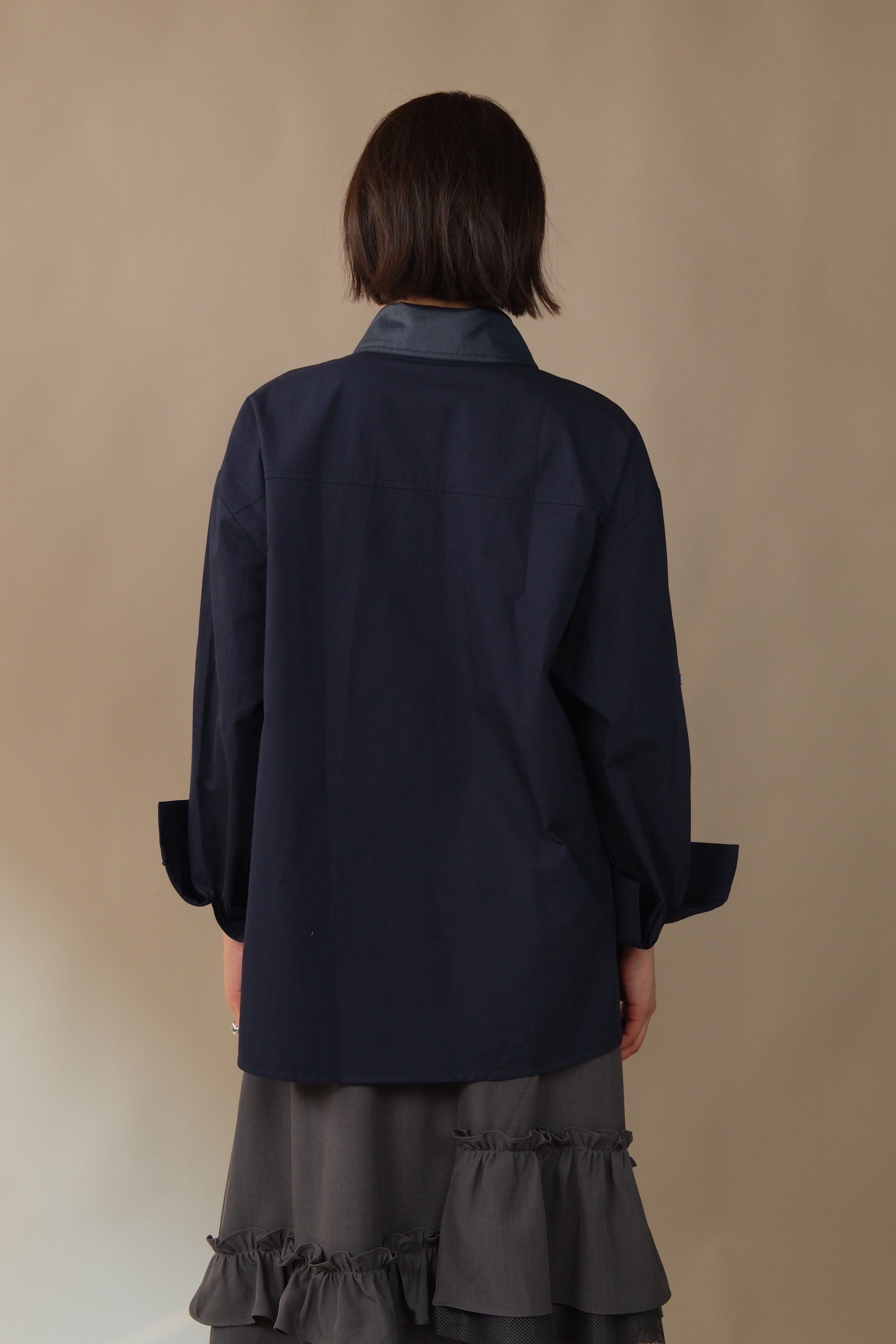 Kalm removable collar and tape shirt