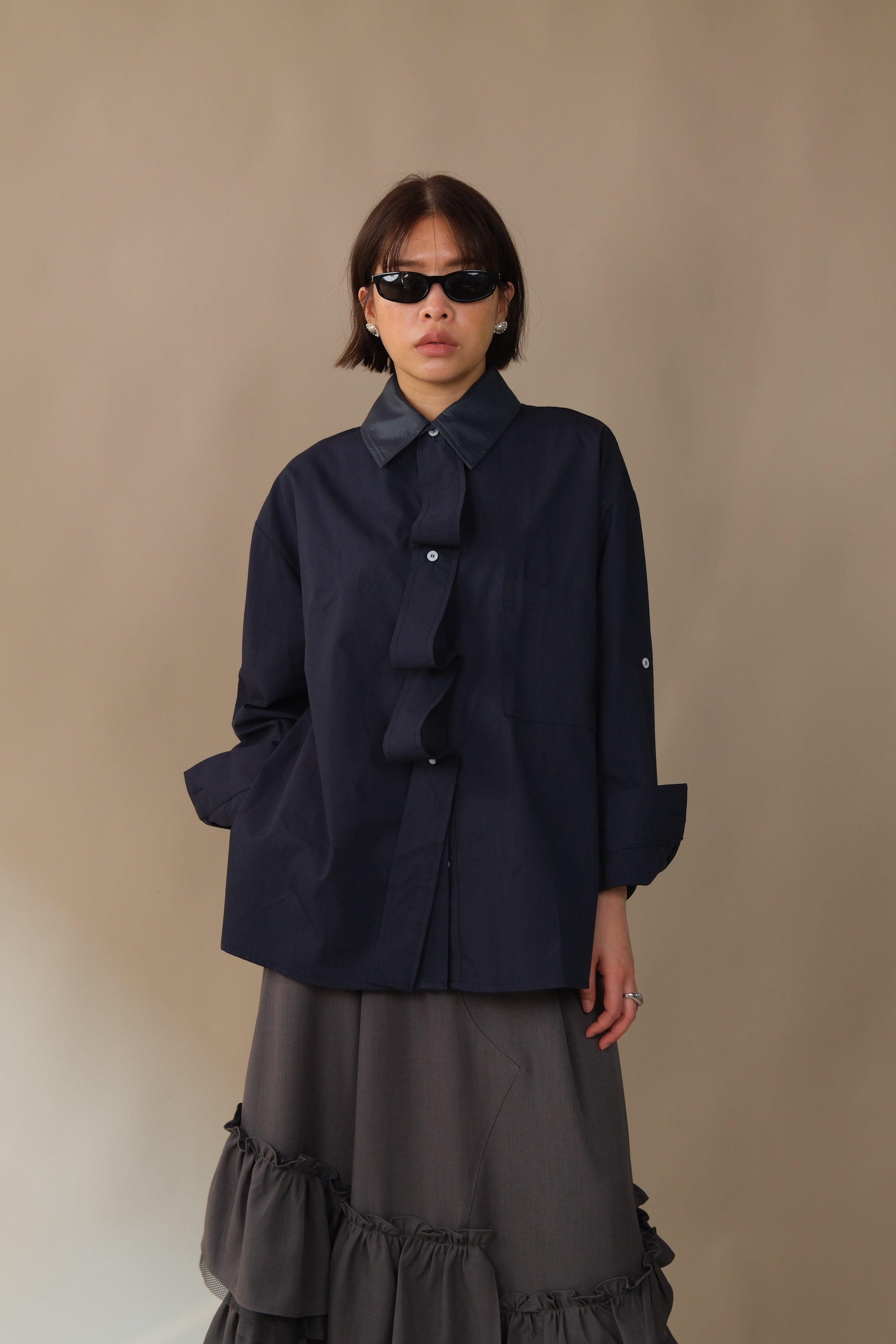 Kalm removable collar and tape shirt