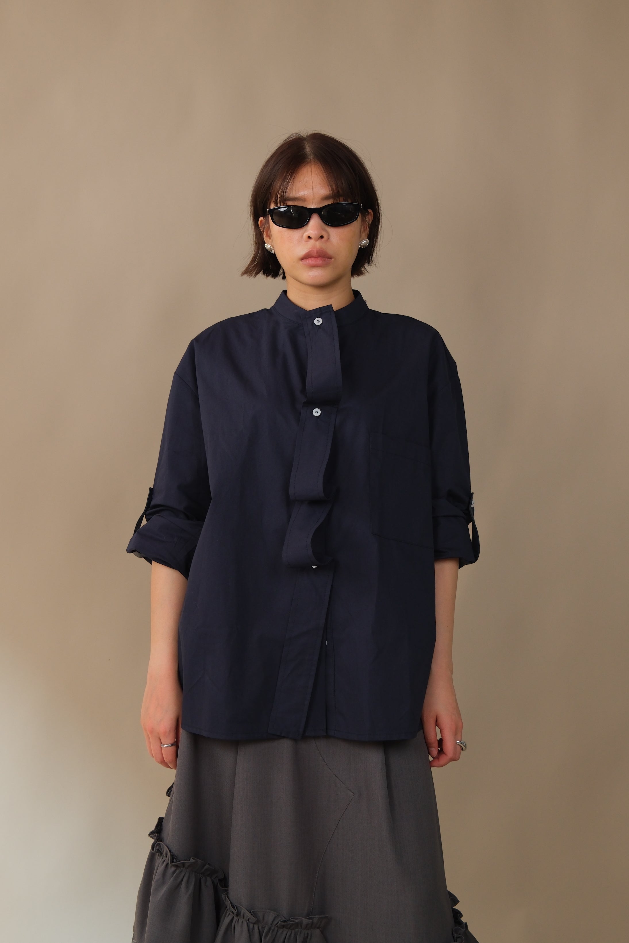 Kalm removable collar and tape shirt