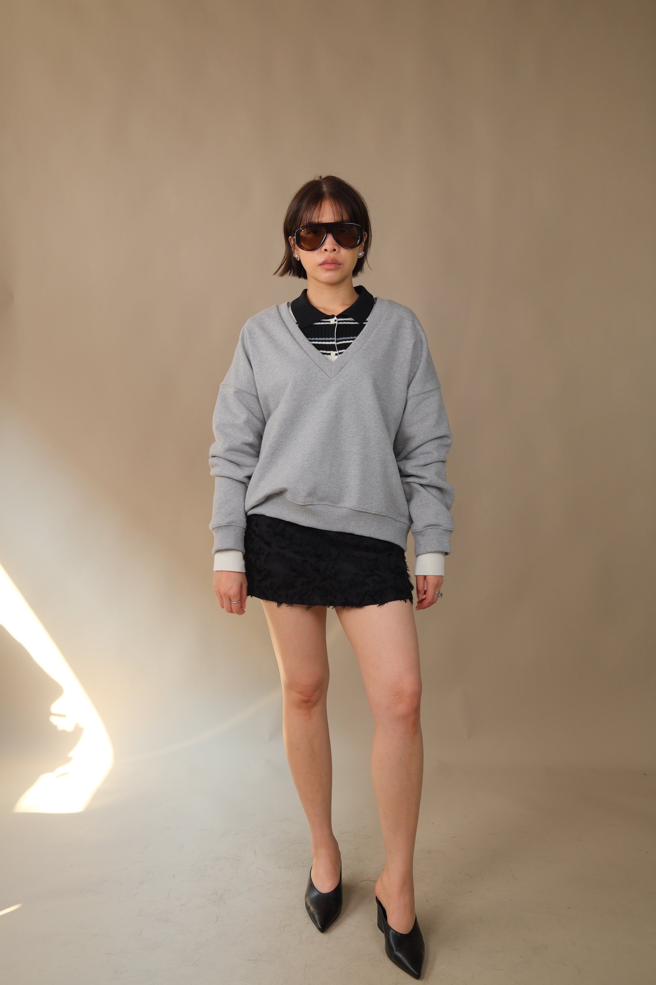 Pint v neck sweatshirt