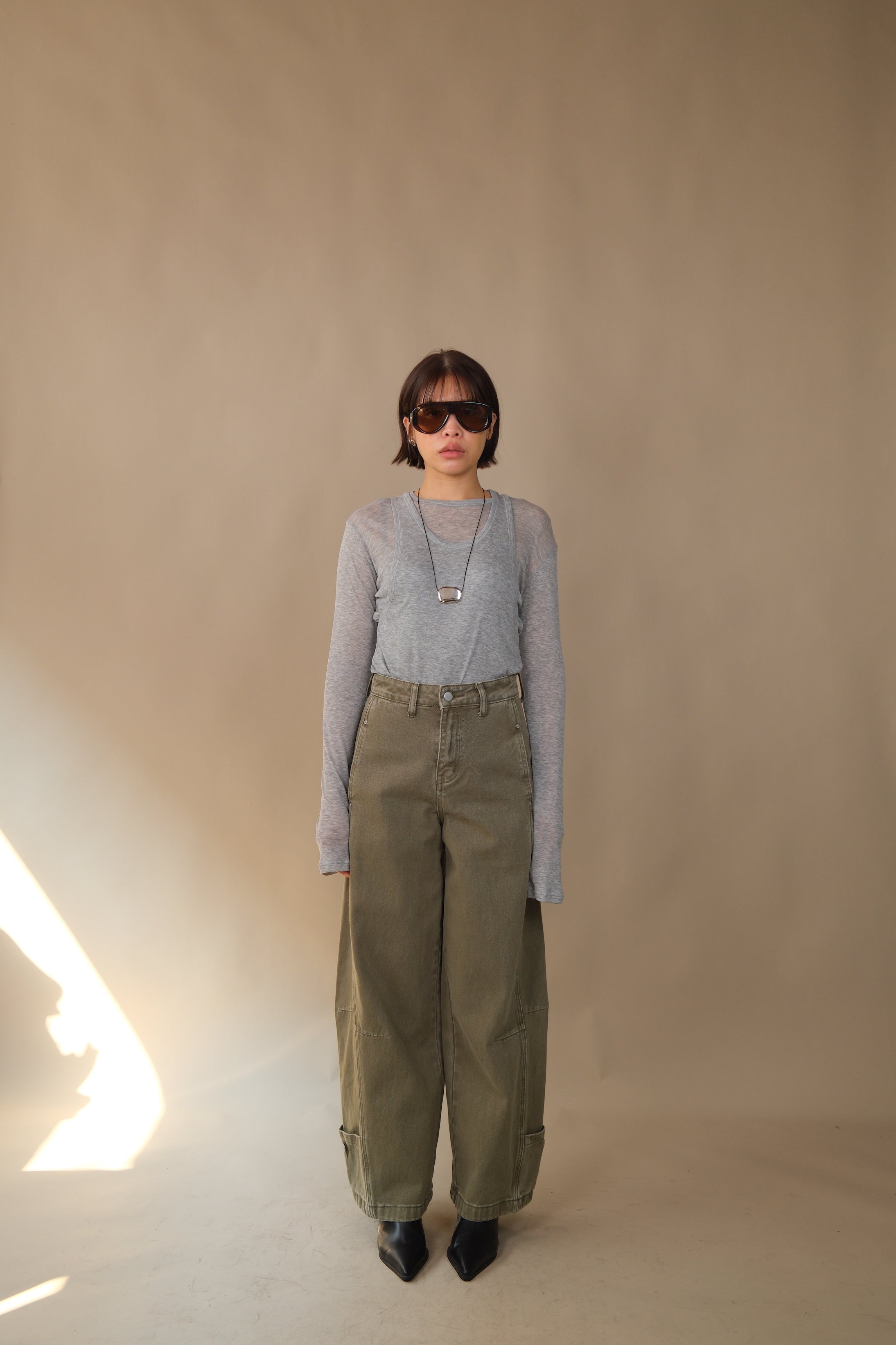High-rise low pocket barrel jeans