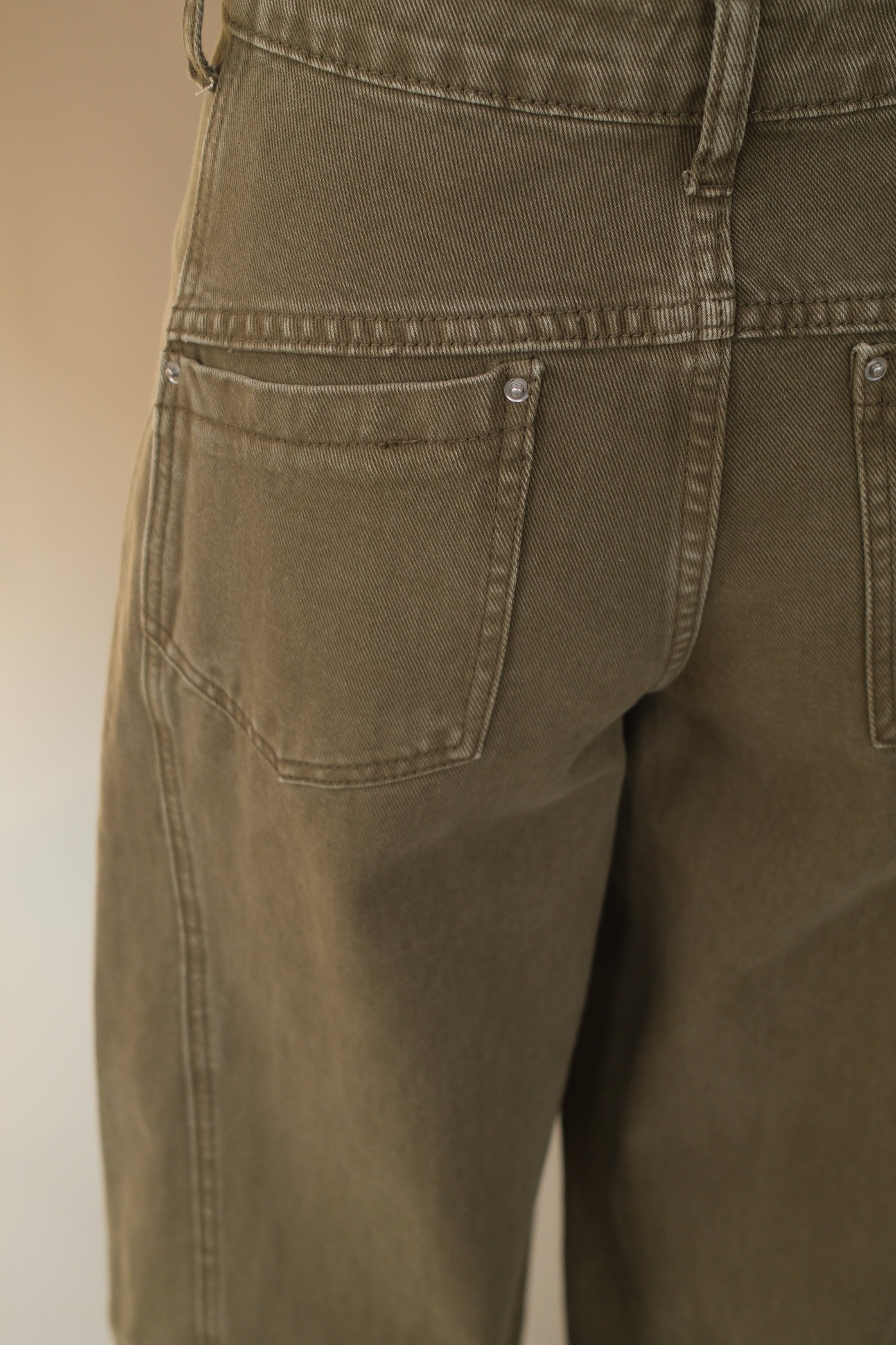 High-rise low pocket barrel jeans