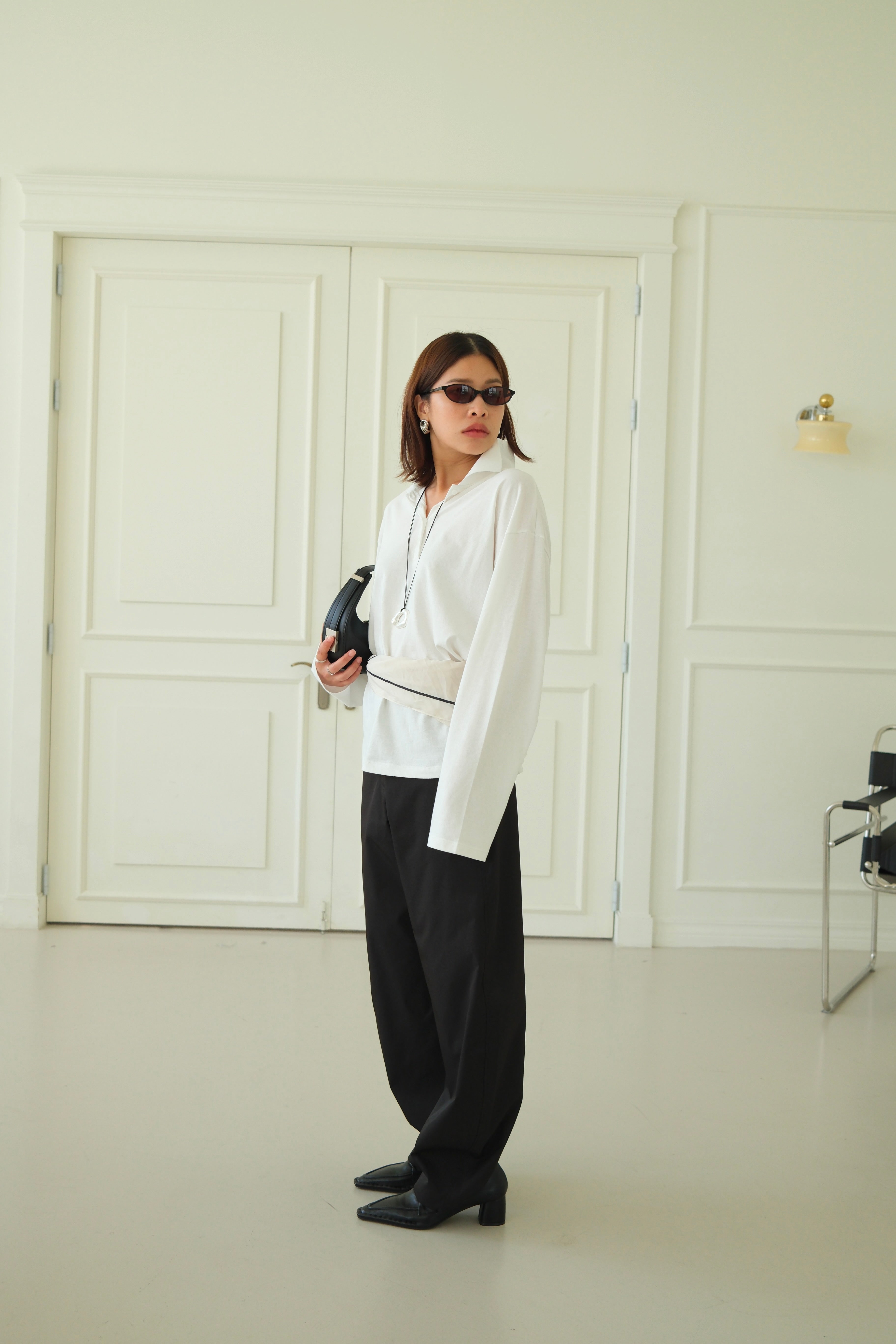 high-rise curved silhouette pants