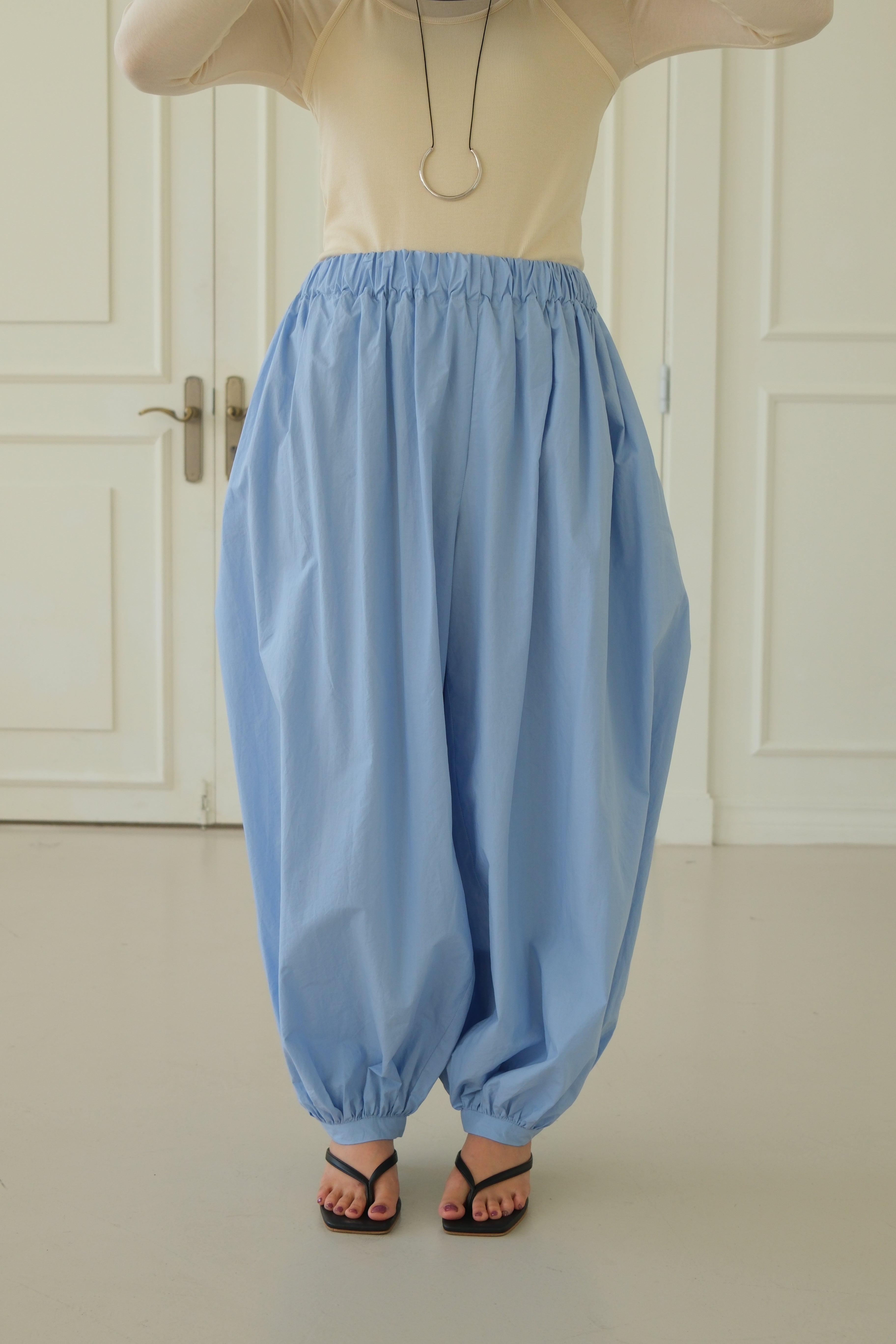 elasticated waist balloon parachute pants