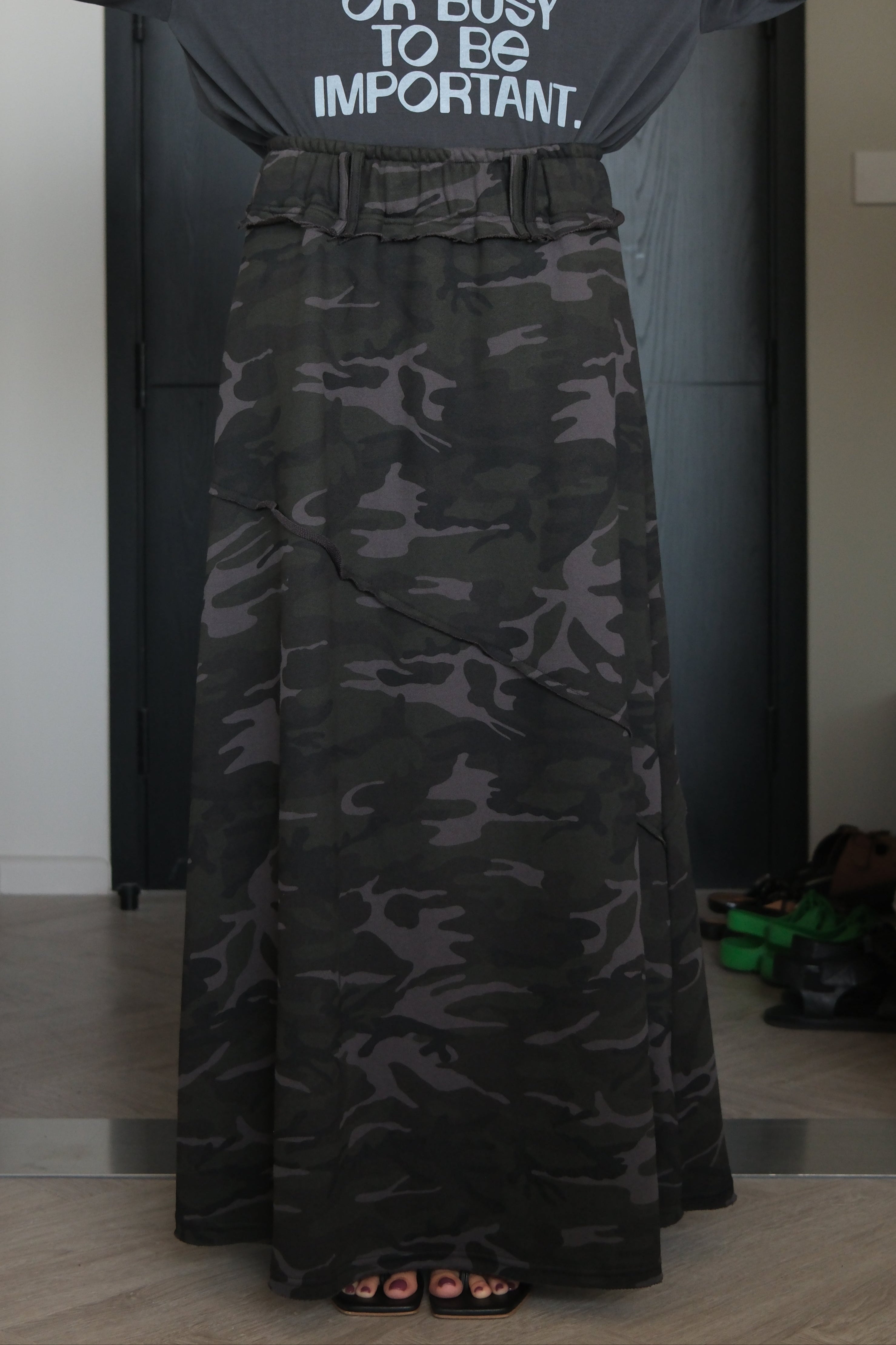 Elasticated waist camo maxi skirt