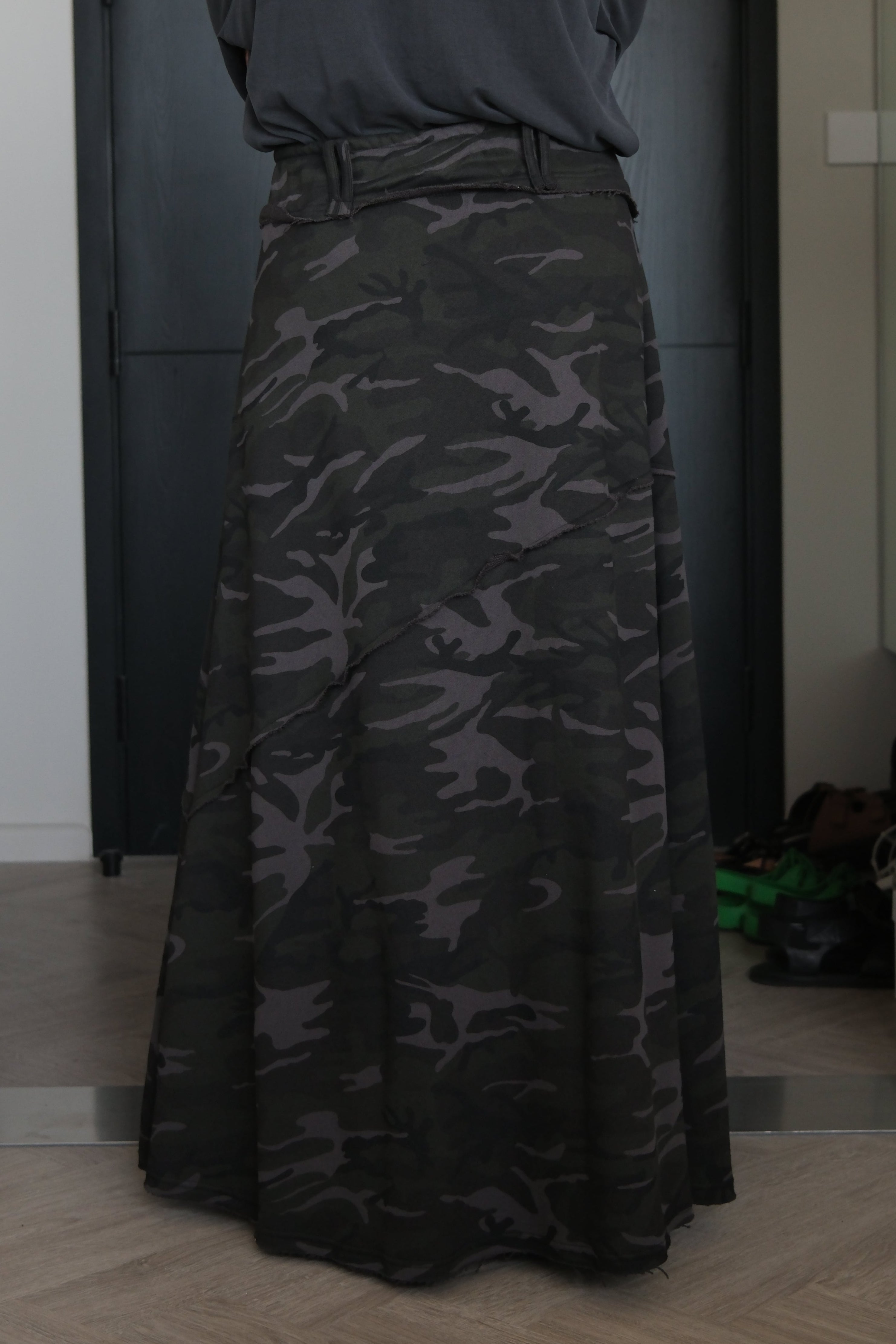 Elasticated waist camo maxi skirt