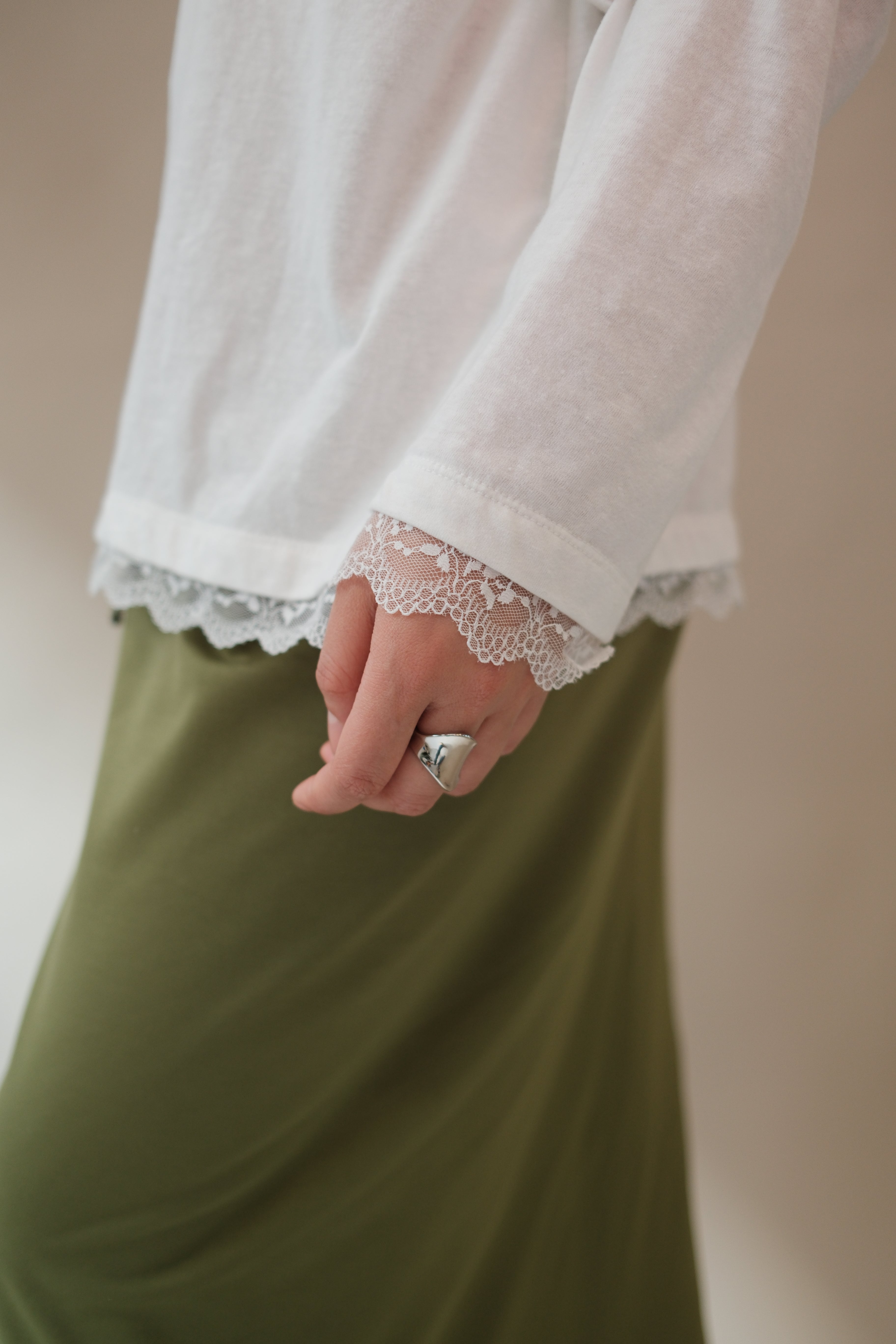 lace trim long-sleeve soft tee