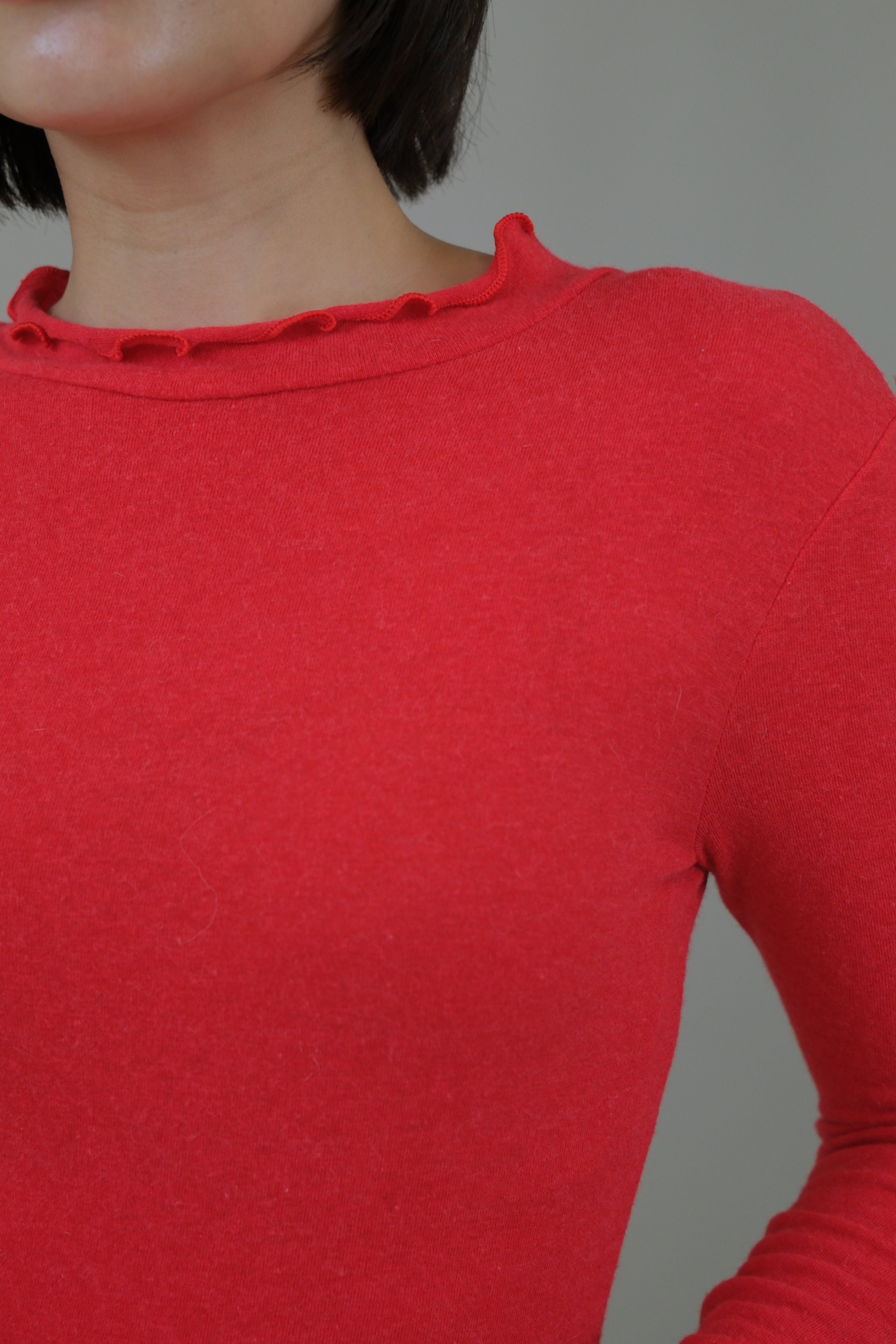 mock neck frill edge long-sleeve tee