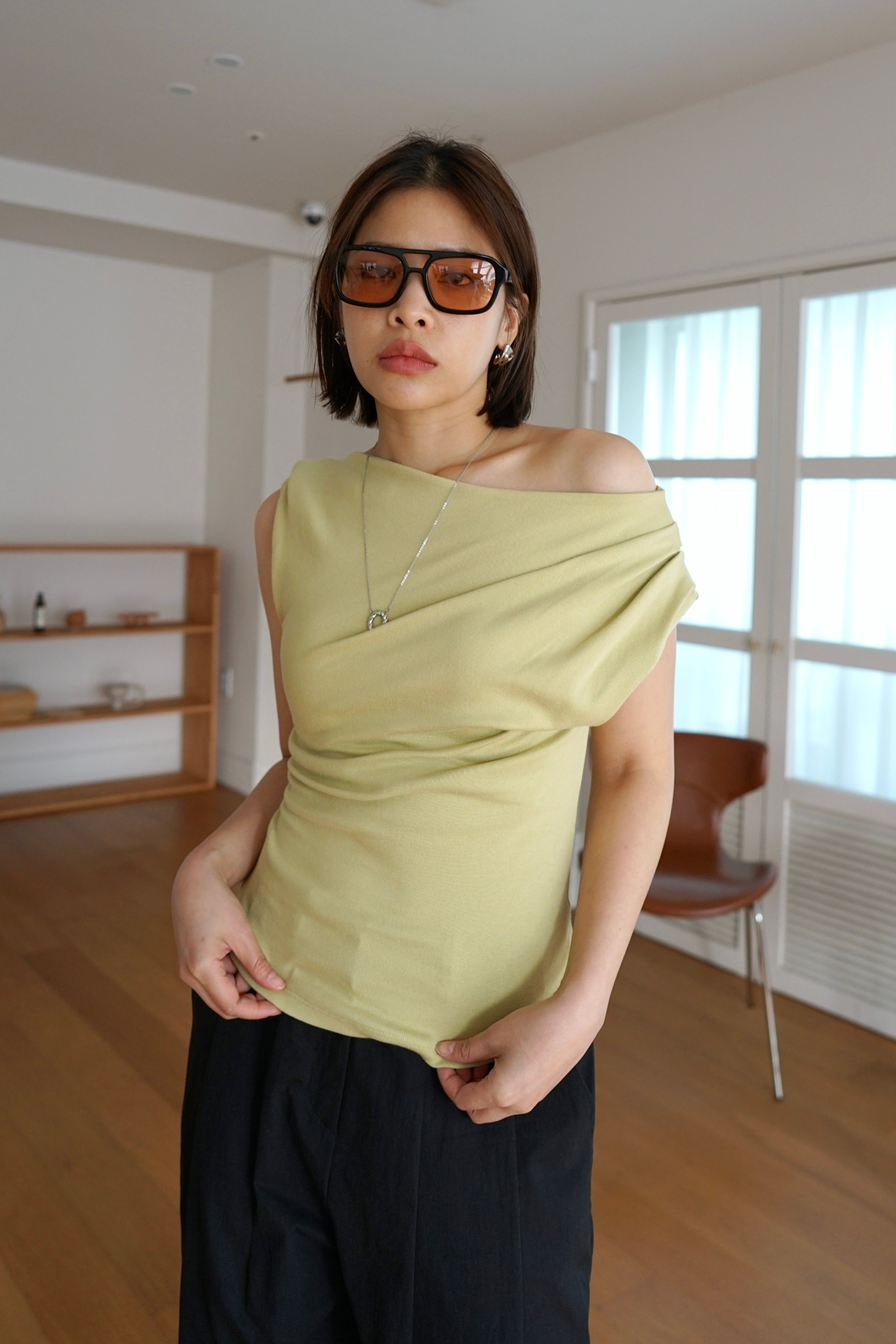 asymmetry twist sleeve soft tee