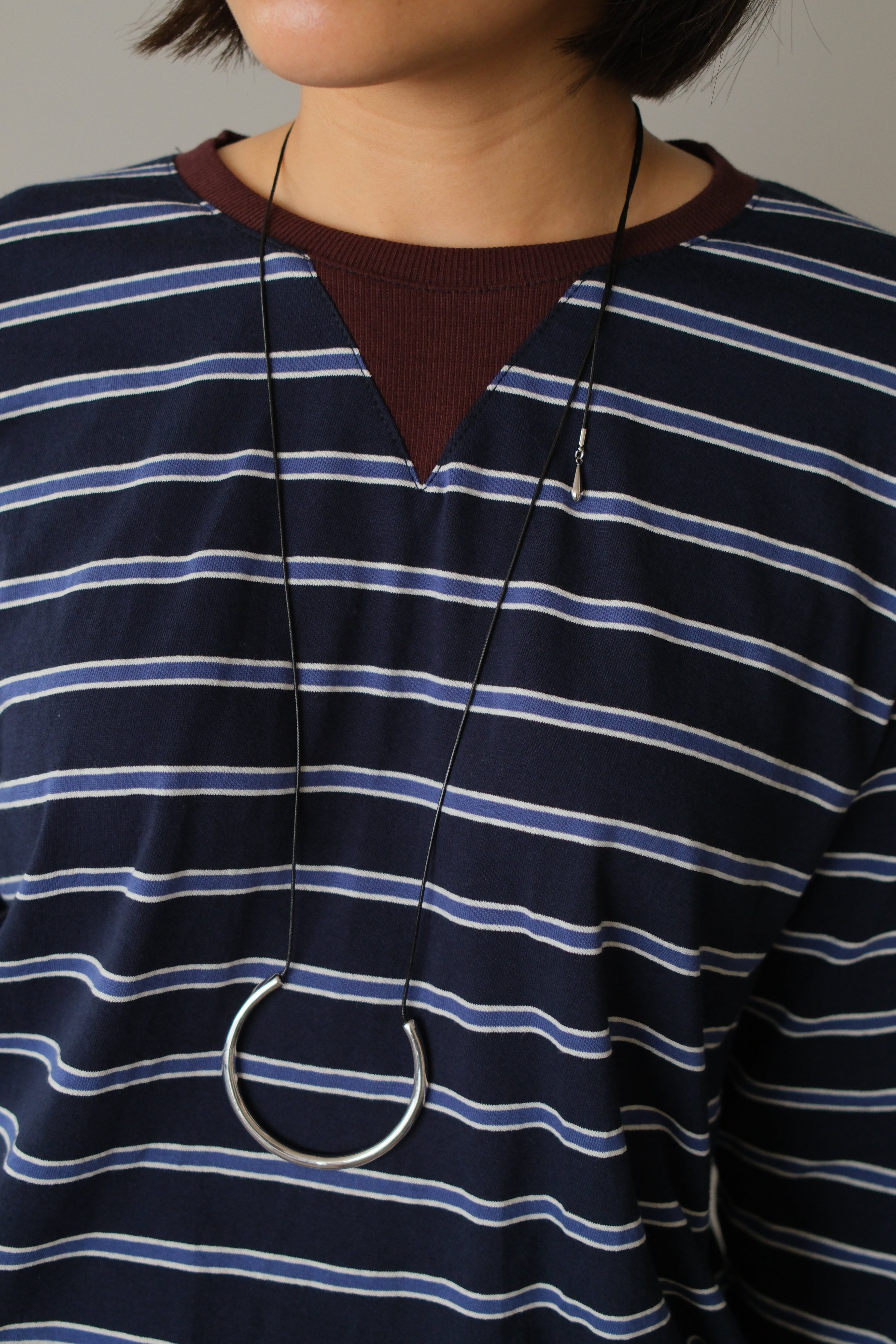 Triangle collar striped long-sleeve soft tee