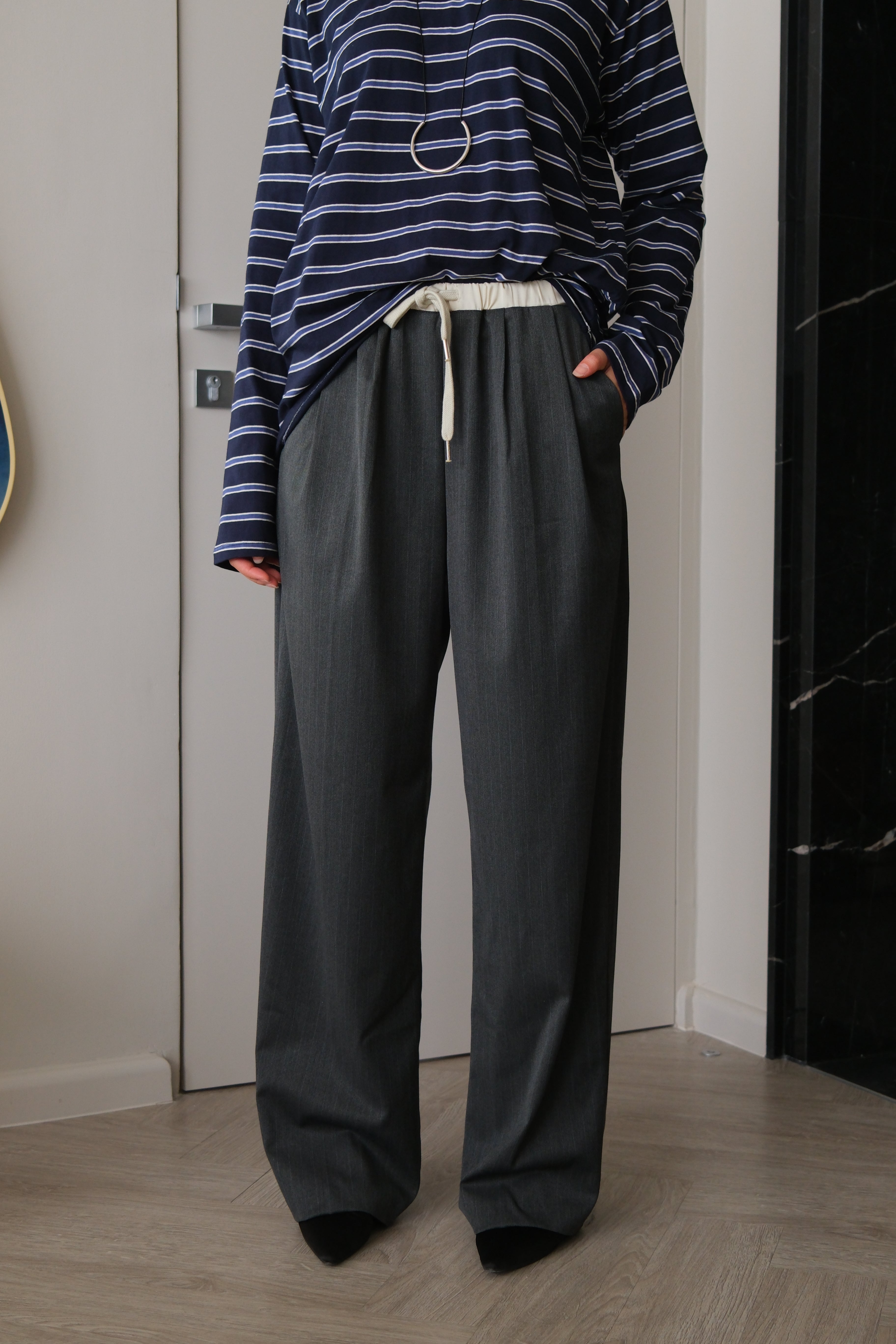 contrast drawstring waist trousers