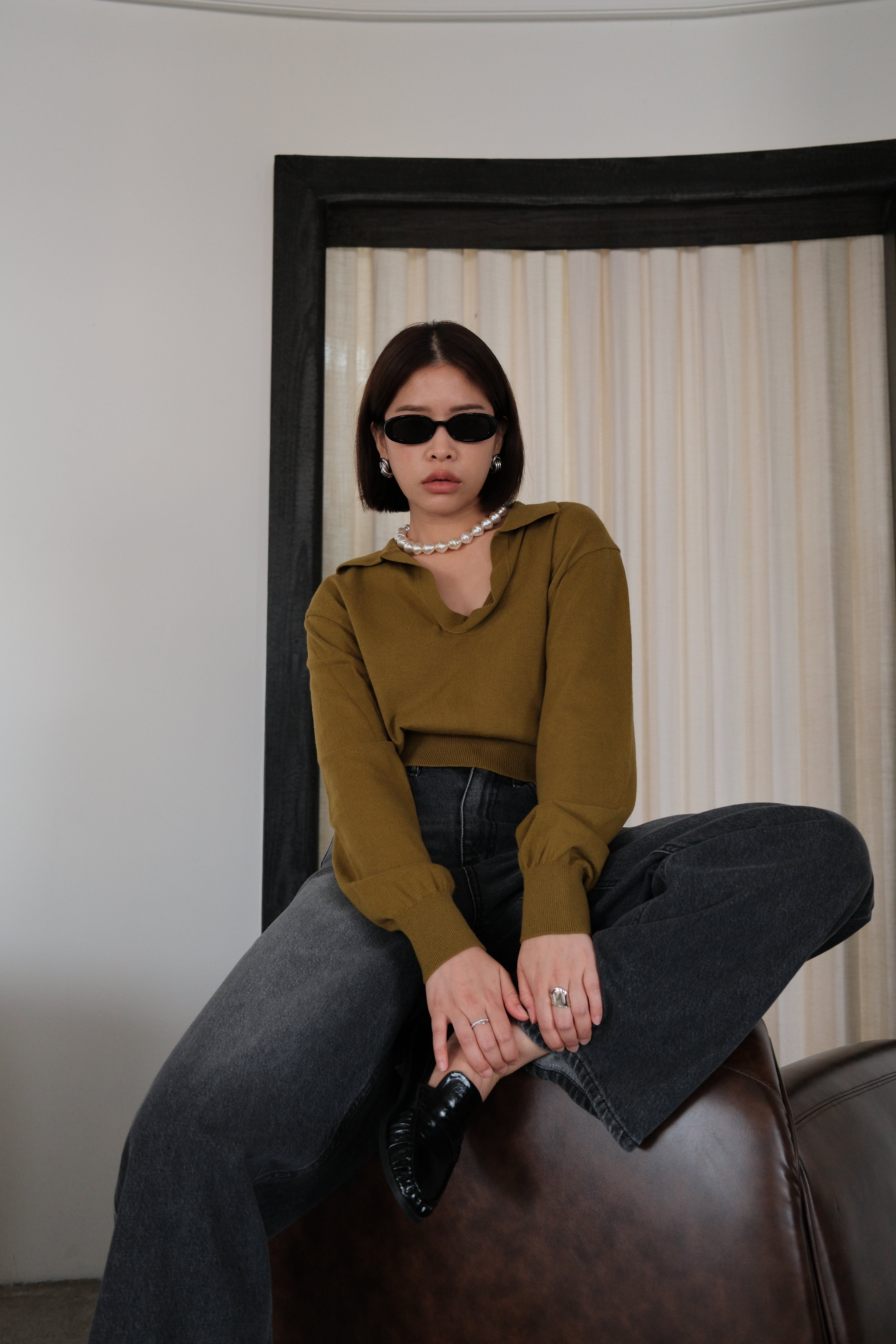 v neck crop sweatshirt