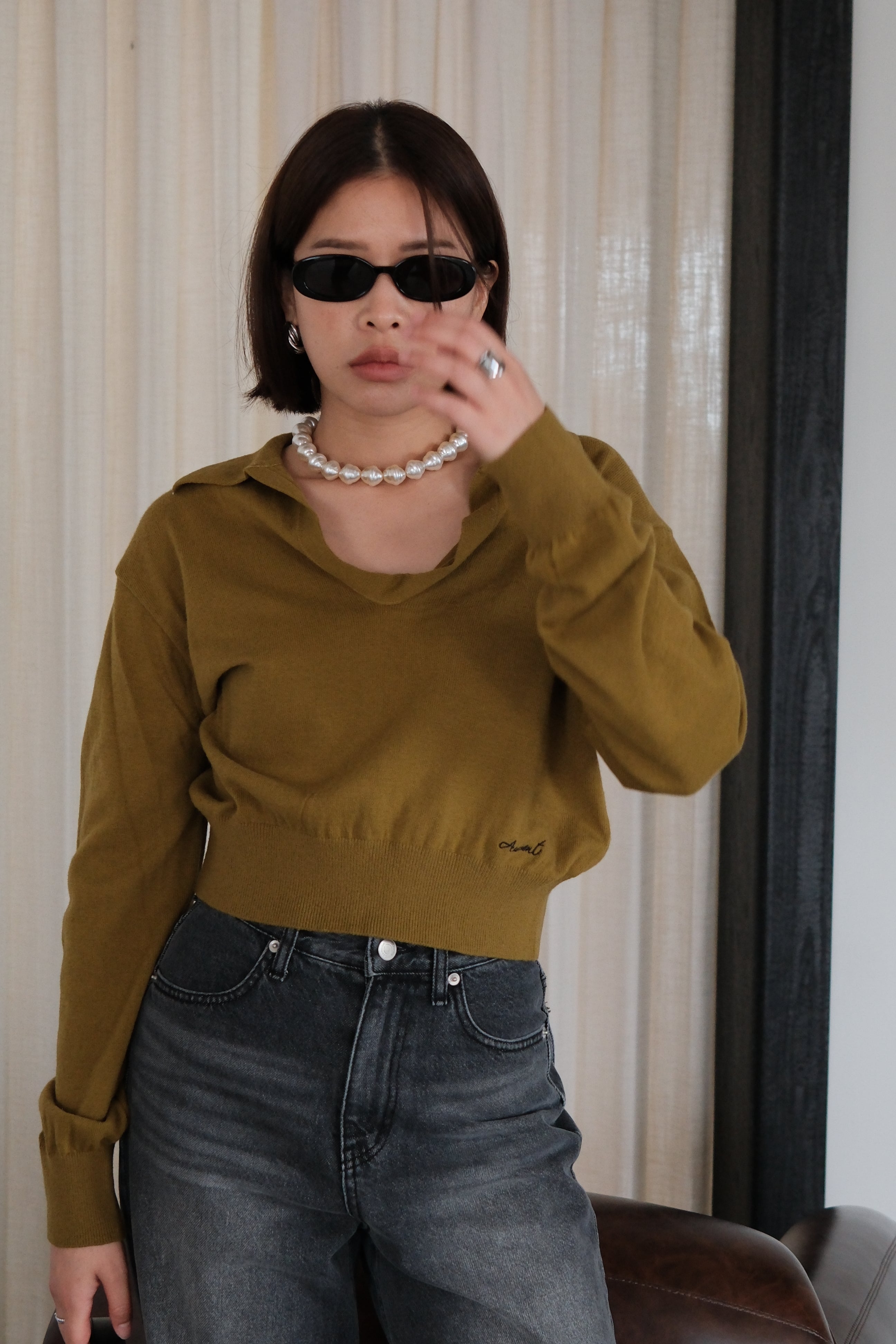 v neck crop sweatshirt