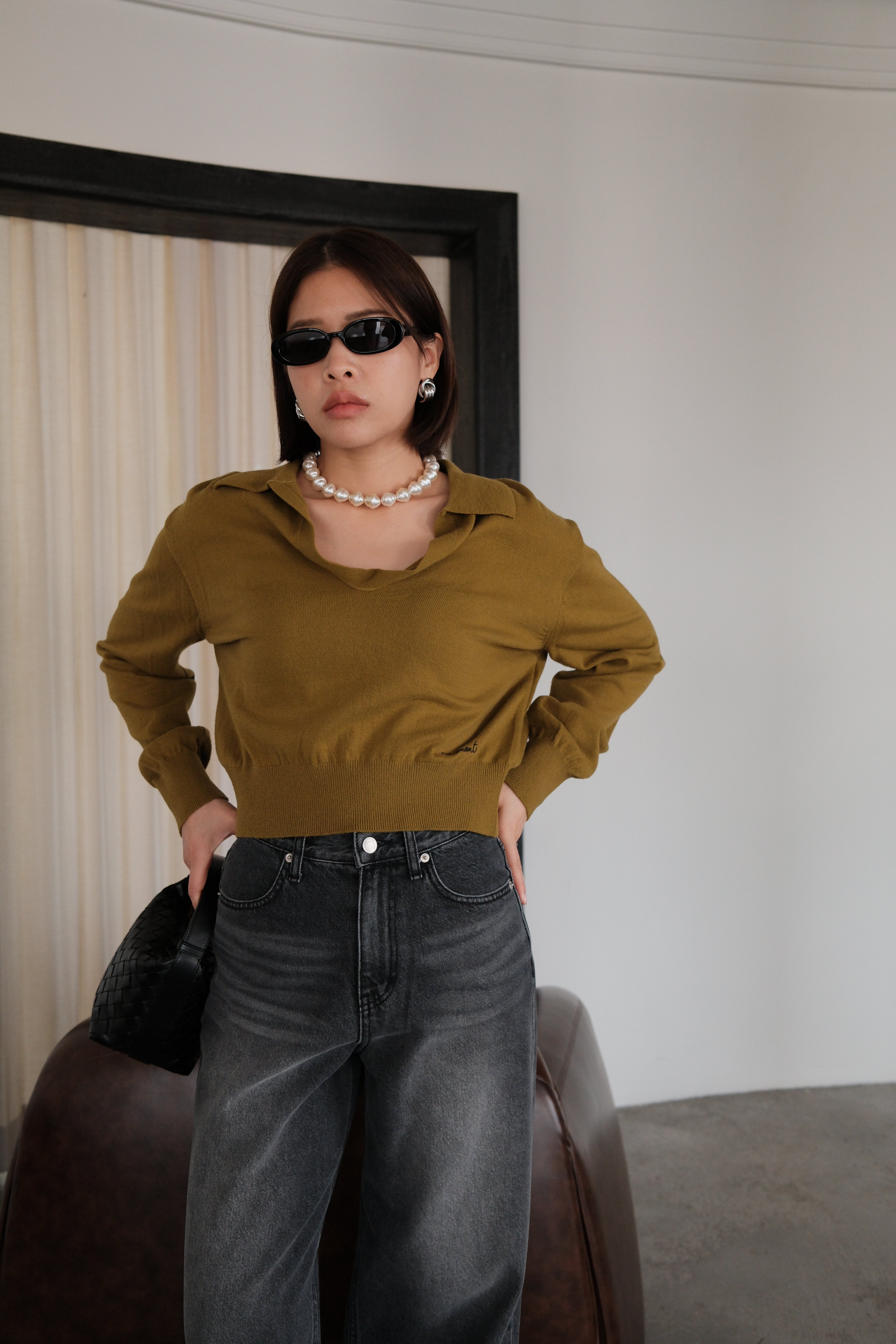 v neck crop sweatshirt