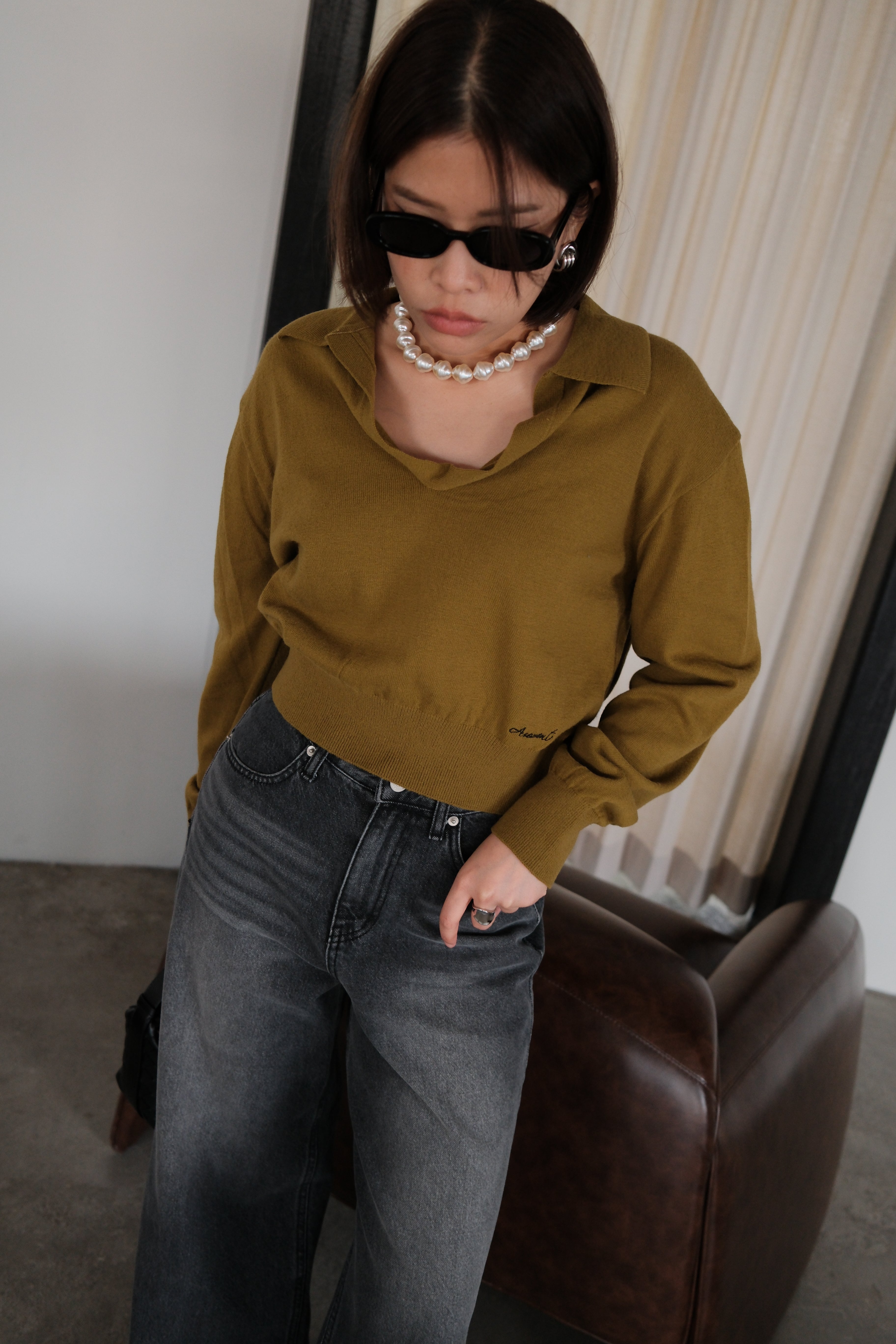 v neck crop sweatshirt