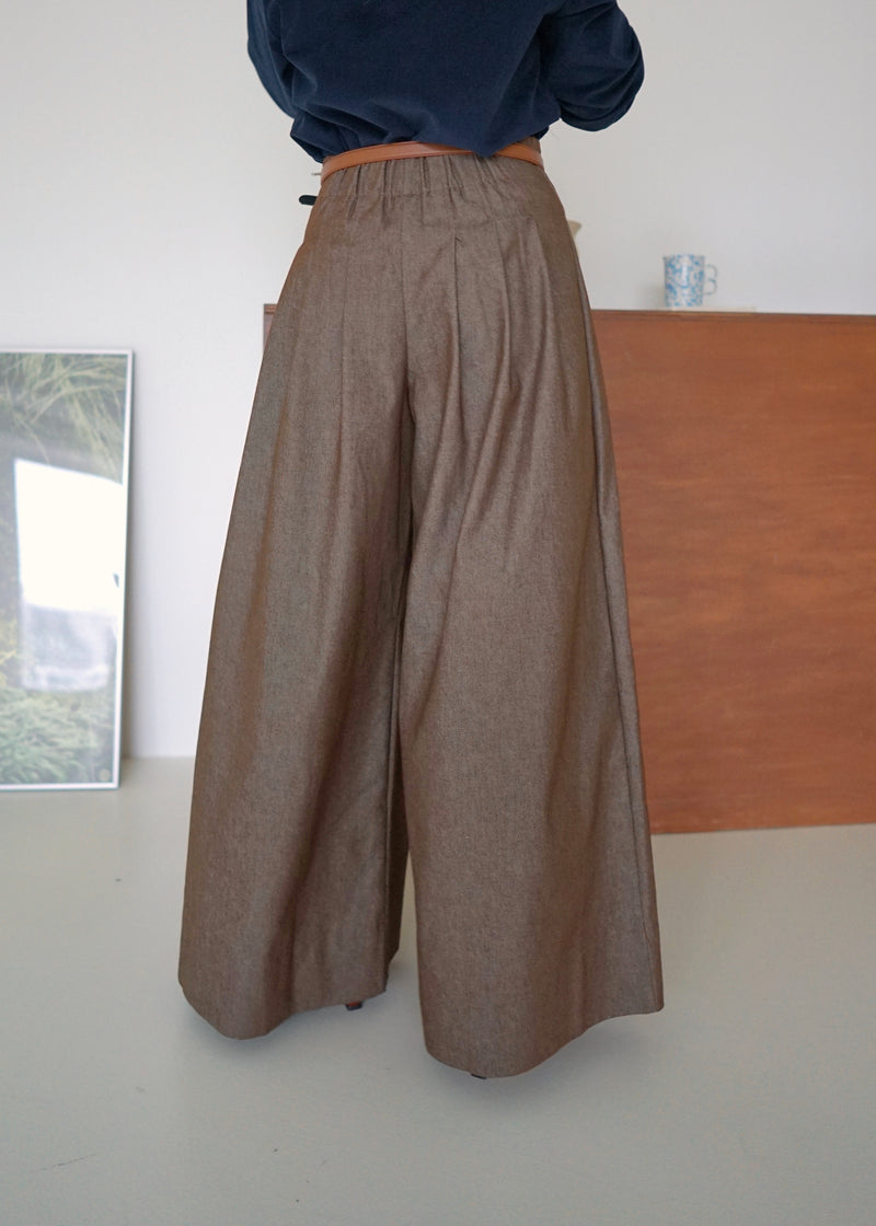 pleated wide leg trousers