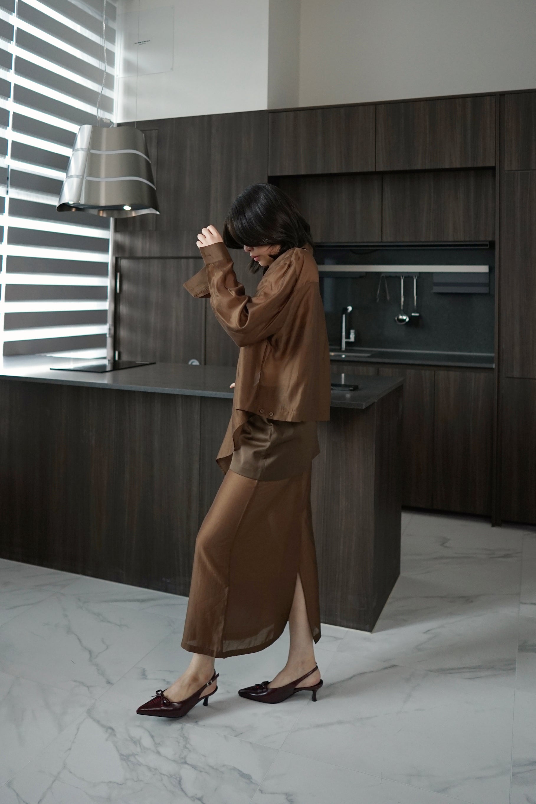 klony sheer unbalance crop shirt