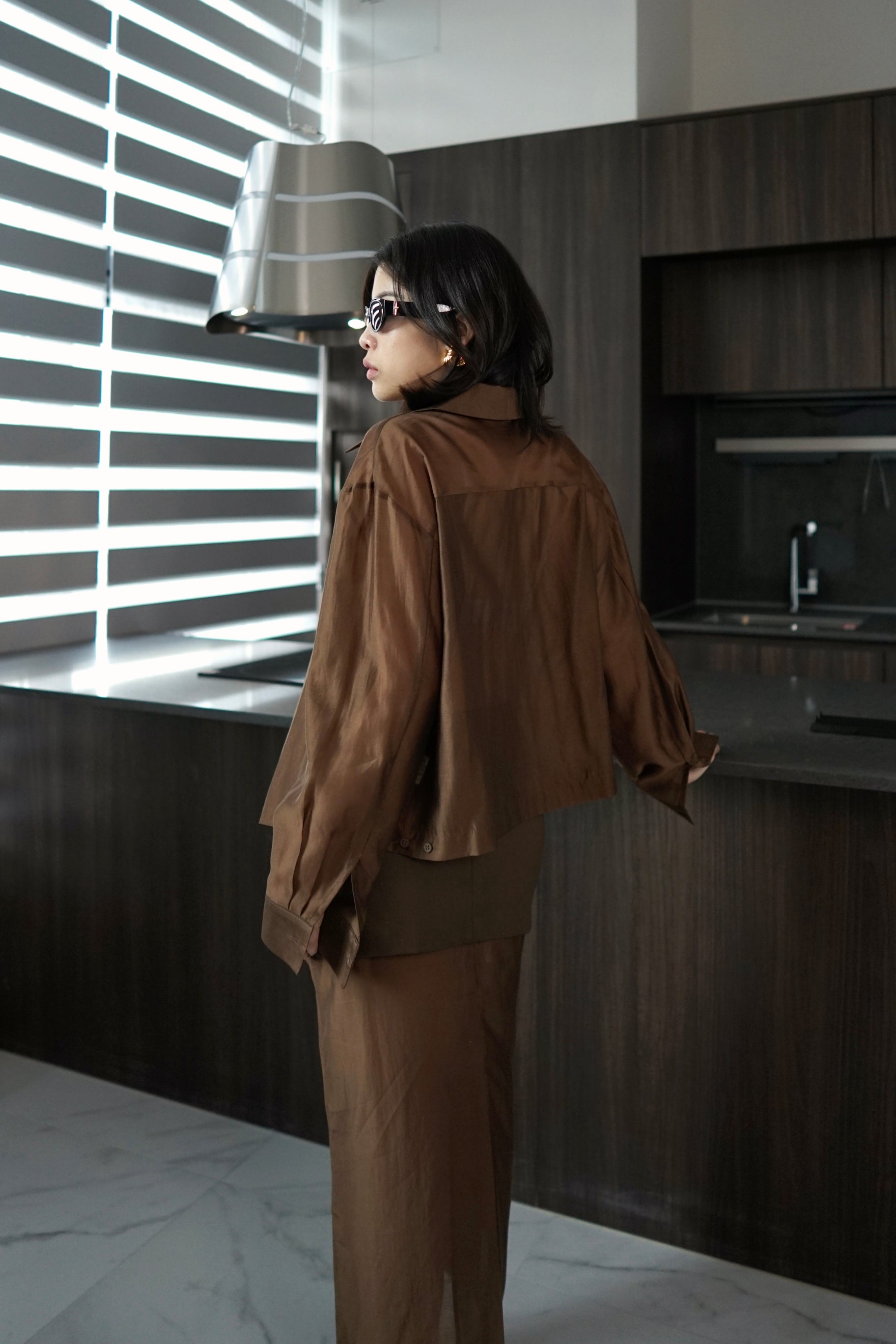 klony sheer unbalance crop shirt