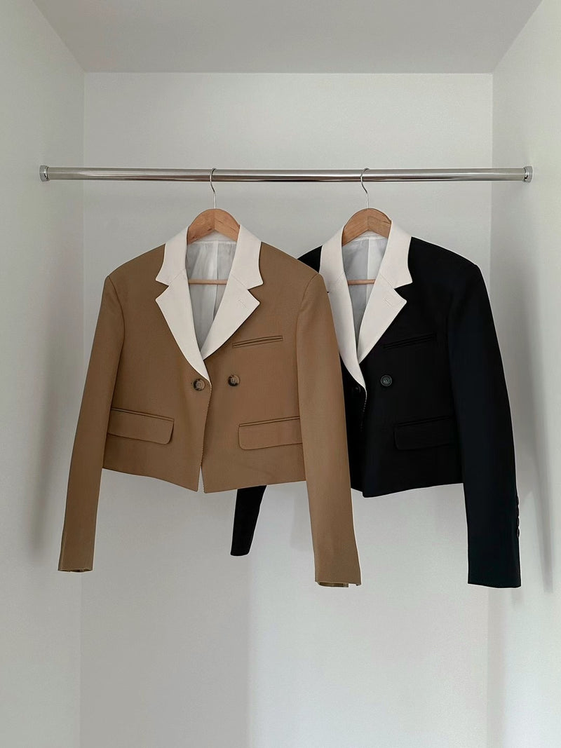 contrast collar double breasted crop suit